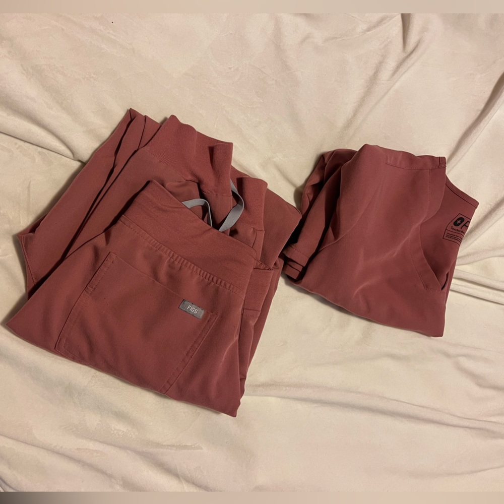 Mauve Figs Scrubs Set